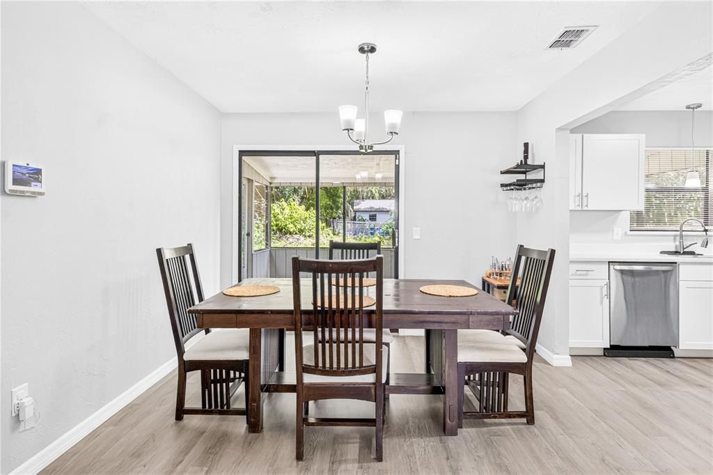 En Venta: $295,000 (3 camas, 2 baños, 1344 Pies cuadrados)