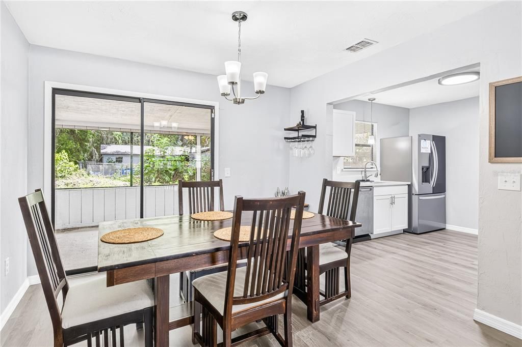 En Venta: $295,000 (3 camas, 2 baños, 1344 Pies cuadrados)