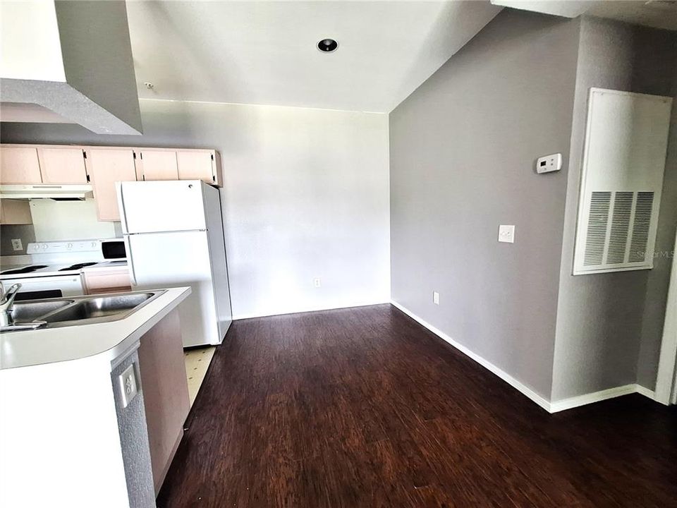 В аренду: $1,150 (1 спален, 1 ванн, 730 Квадратных фут)