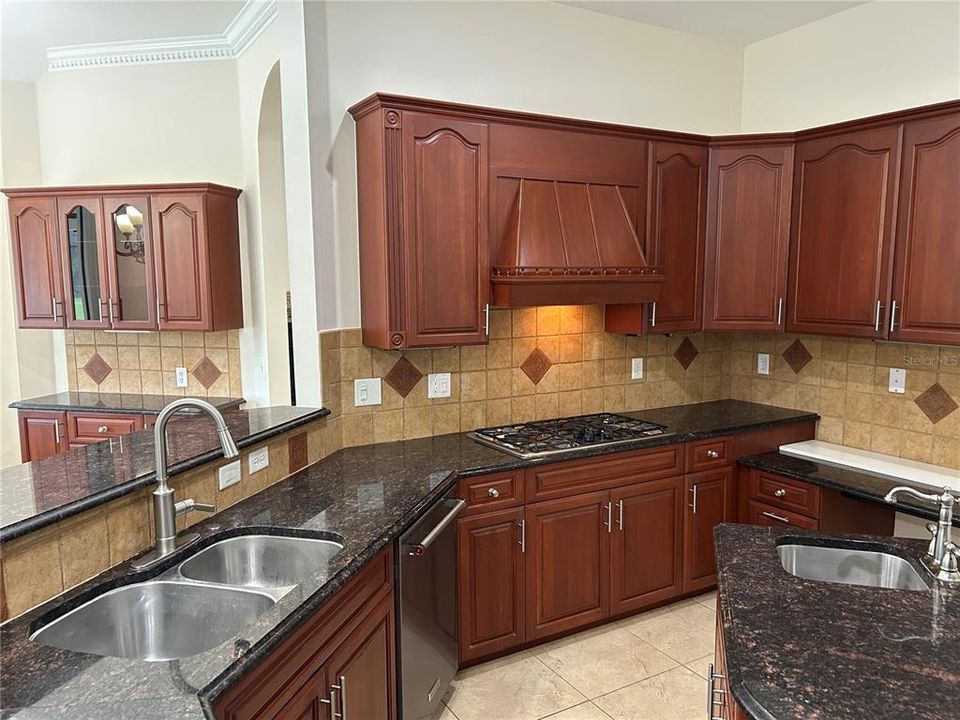 В аренду: $4,500 (4 спален, 3 ванн, 2822 Квадратных фут)