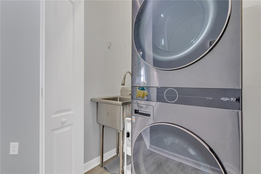 For Sale: $437,000 (4 beds, 3 baths, 1895 Square Feet)
