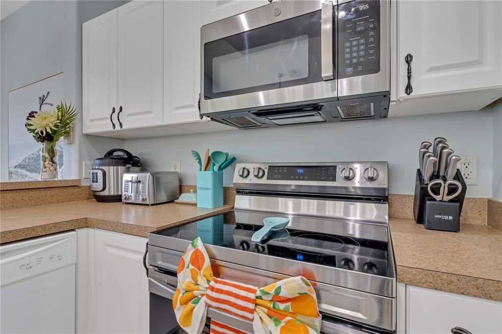 For Sale: $437,000 (4 beds, 3 baths, 1895 Square Feet)