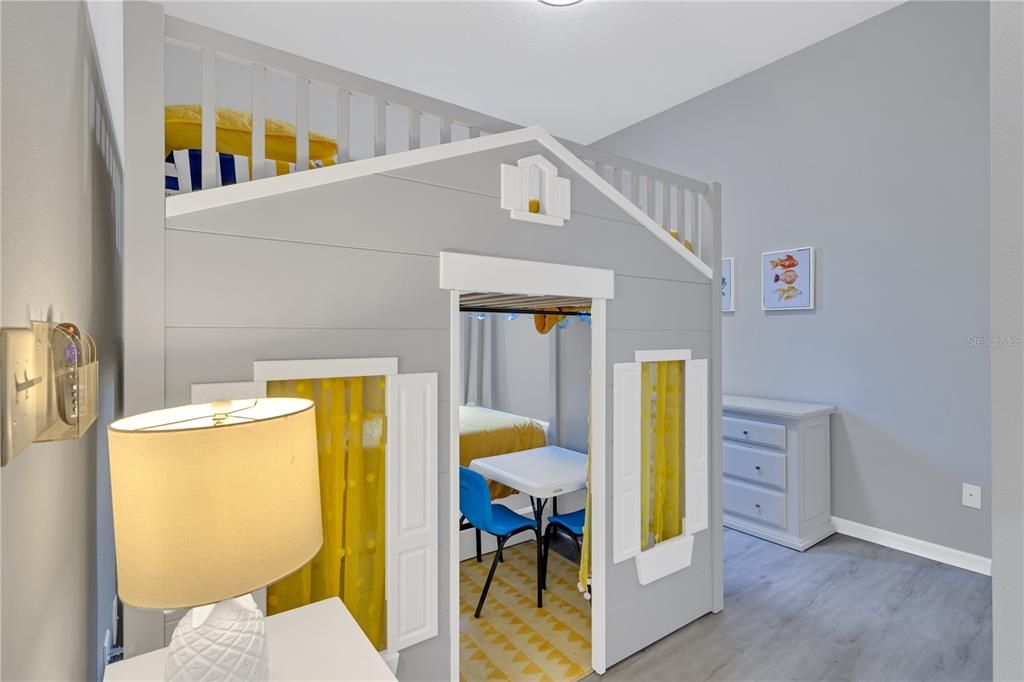 For Sale: $437,000 (4 beds, 3 baths, 1895 Square Feet)