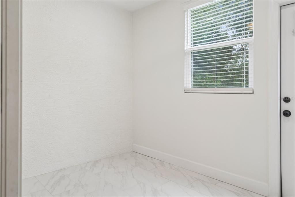 For Sale: $275,000 (2 beds, 1 baths, 1105 Square Feet)