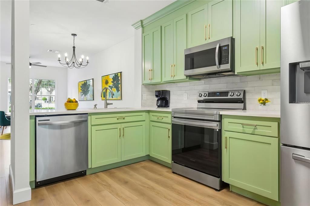For Sale: $275,000 (2 beds, 1 baths, 1105 Square Feet)