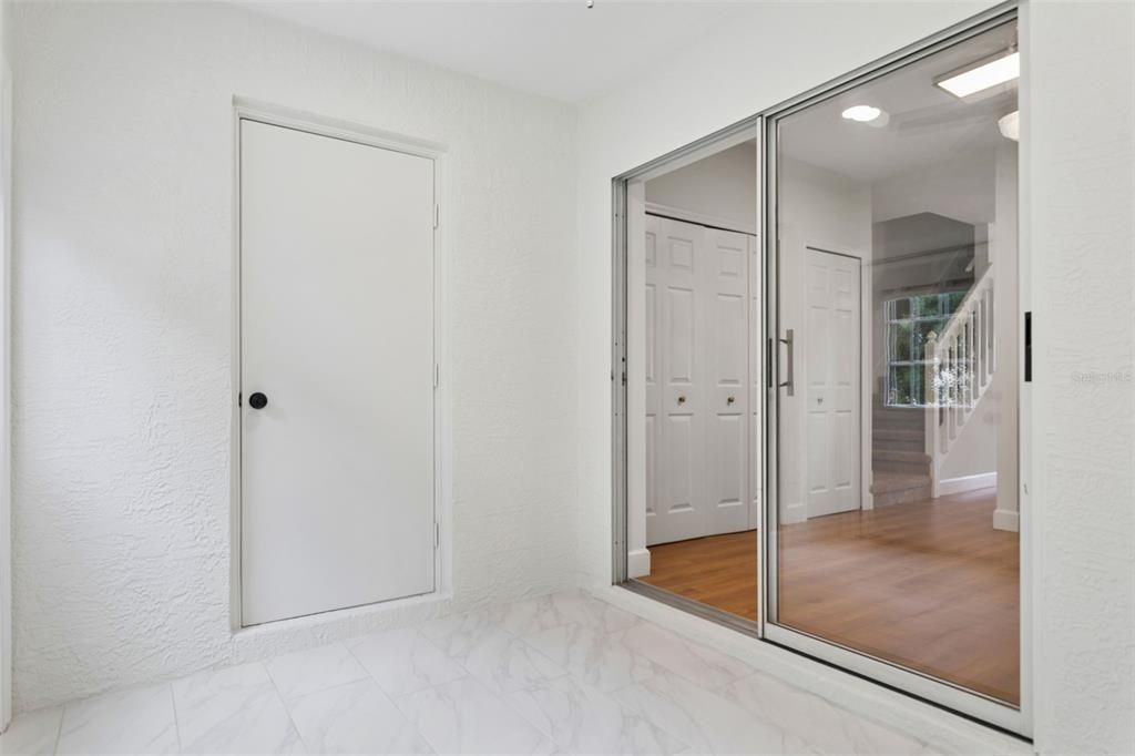 For Sale: $275,000 (2 beds, 1 baths, 1105 Square Feet)