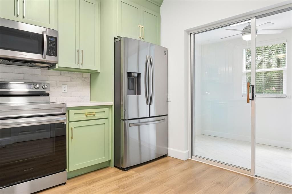 For Sale: $275,000 (2 beds, 1 baths, 1105 Square Feet)