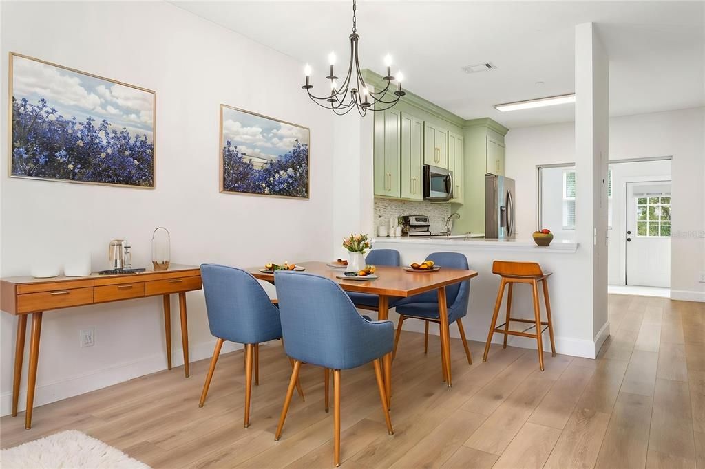 For Sale: $275,000 (2 beds, 1 baths, 1105 Square Feet)