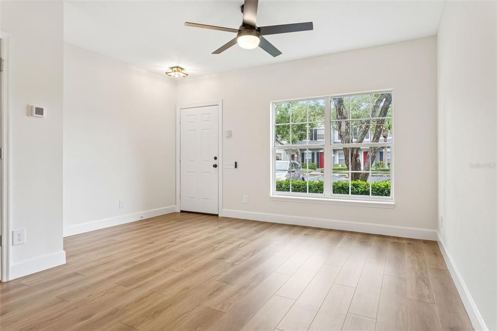 For Sale: $275,000 (2 beds, 1 baths, 1105 Square Feet)