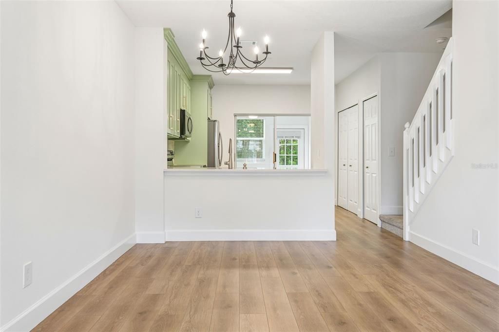 For Sale: $275,000 (2 beds, 1 baths, 1105 Square Feet)
