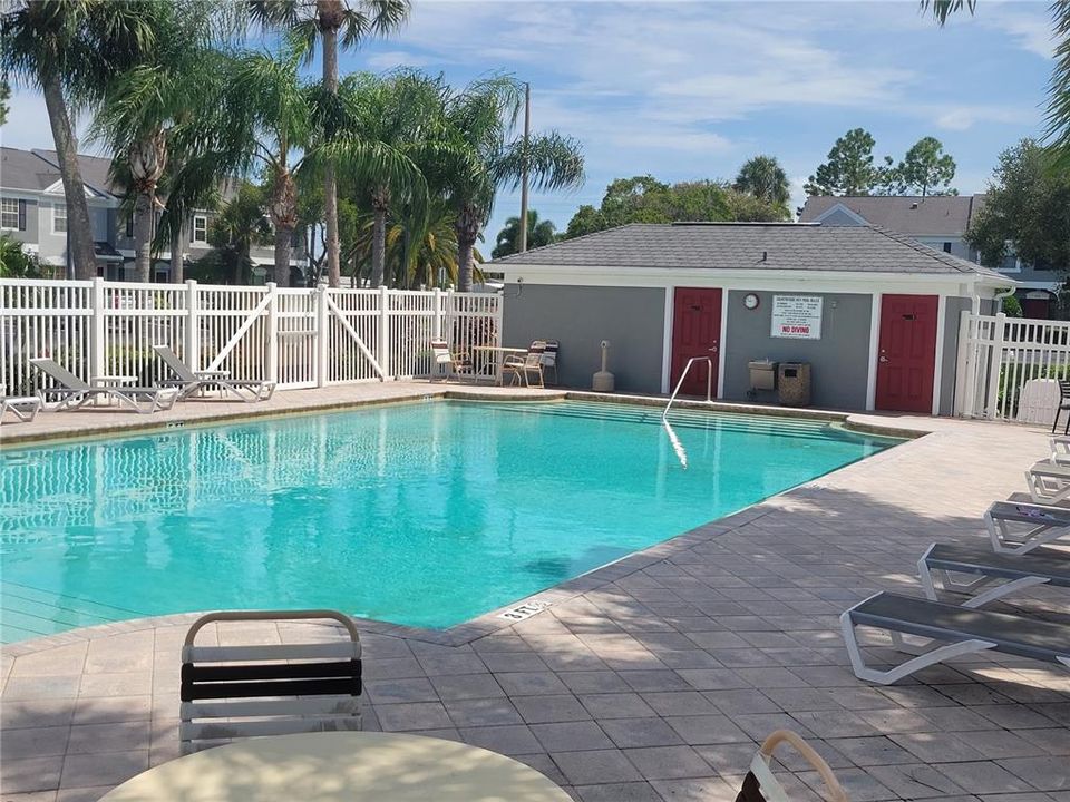For Sale: $275,000 (2 beds, 1 baths, 1105 Square Feet)