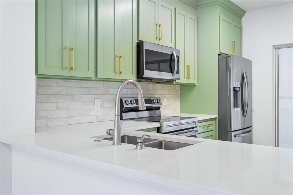 For Sale: $275,000 (2 beds, 1 baths, 1105 Square Feet)