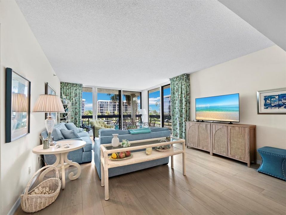 En Venta: $1,099,000 (3 camas, 2 baños, 1819 Pies cuadrados)
