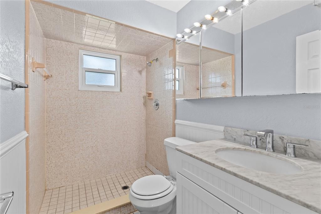 На продажу: $265,000 (2 спален, 1 ванн, 859 Квадратных фут)
