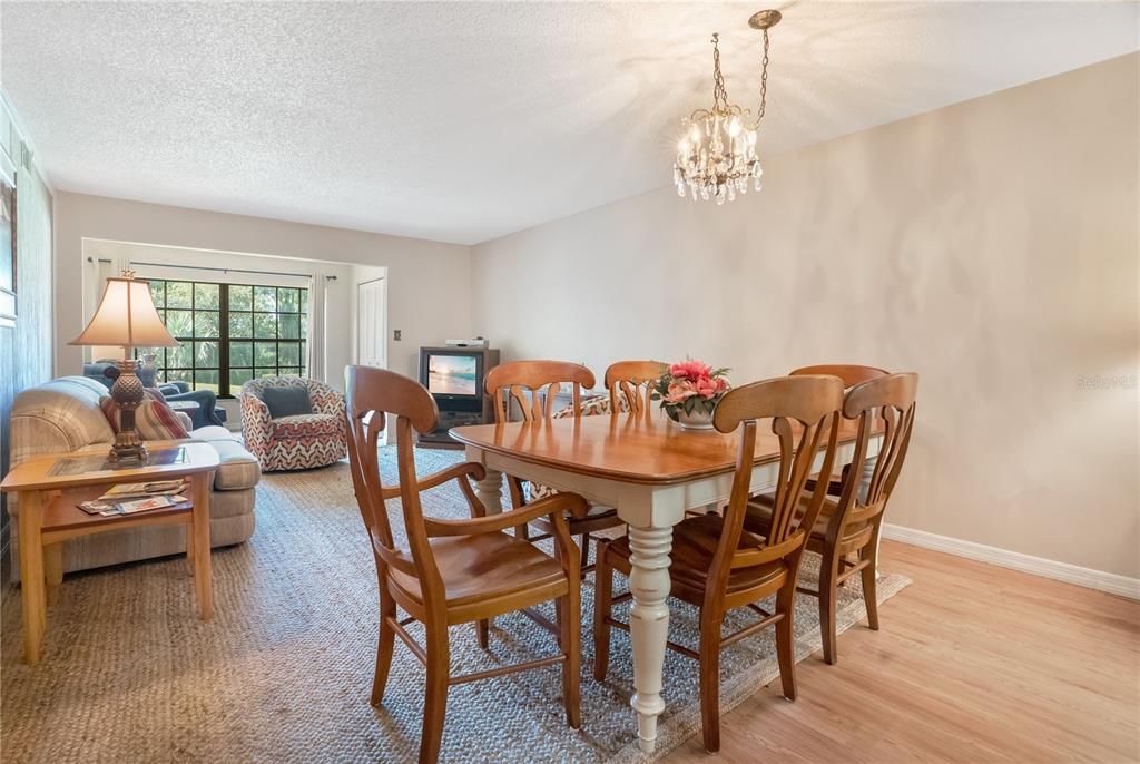 待售: $235,000 (2 贝兹, 2 浴室, 1219 平方英尺)