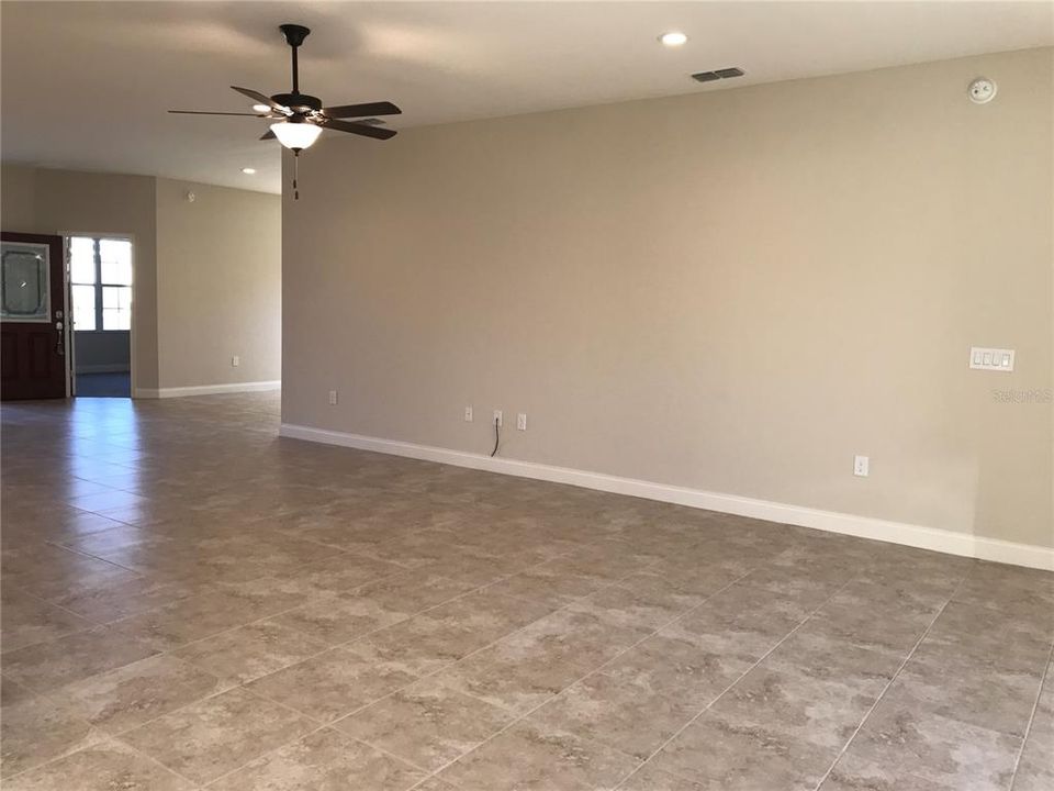 For Rent: $3,495 (5 beds, 3 baths, 2536 Square Feet)