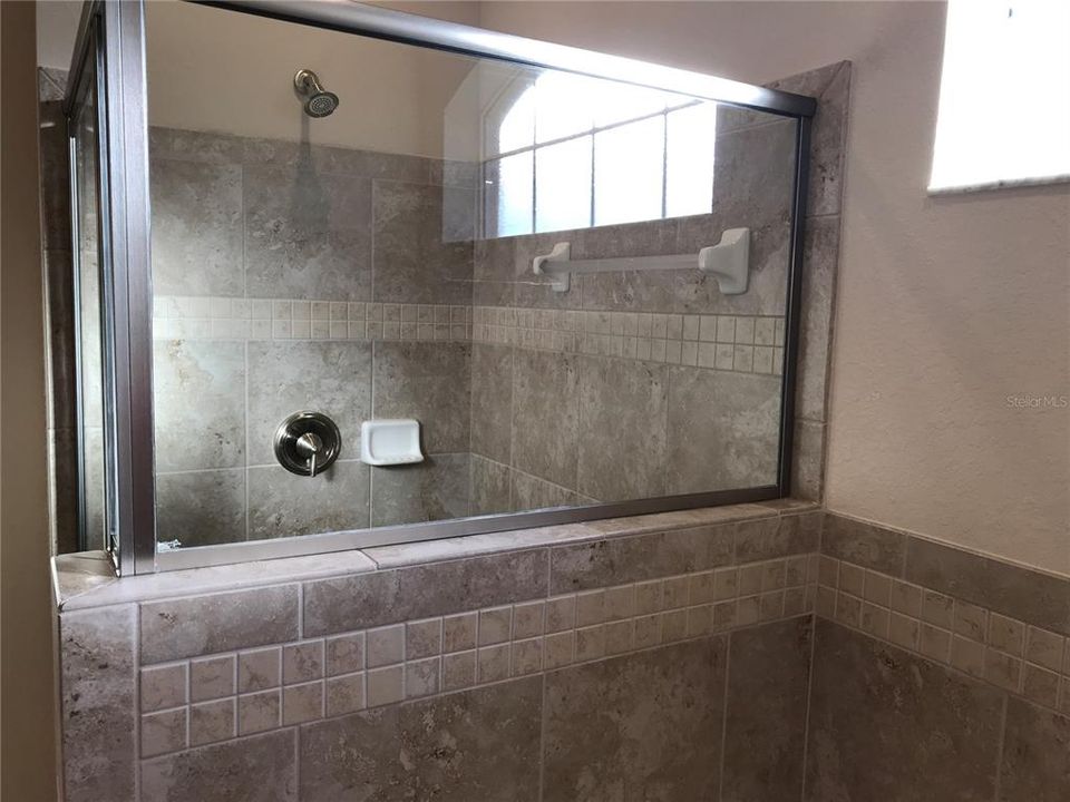 For Rent: $3,495 (5 beds, 3 baths, 2536 Square Feet)