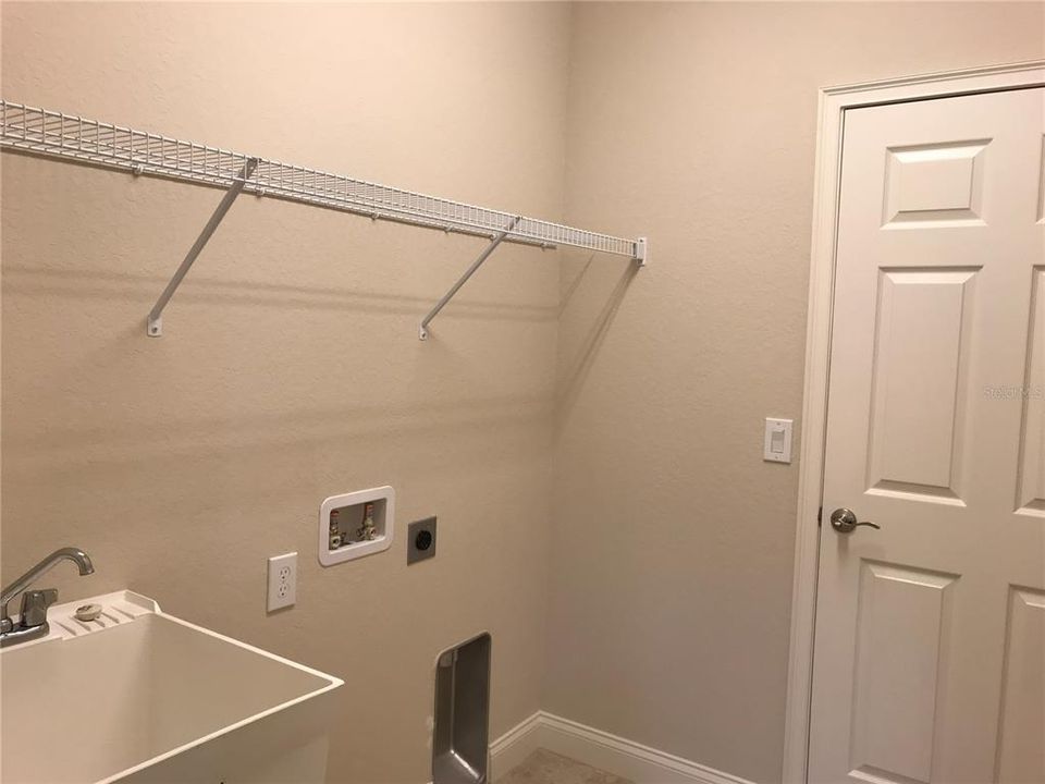 For Rent: $3,495 (5 beds, 3 baths, 2536 Square Feet)