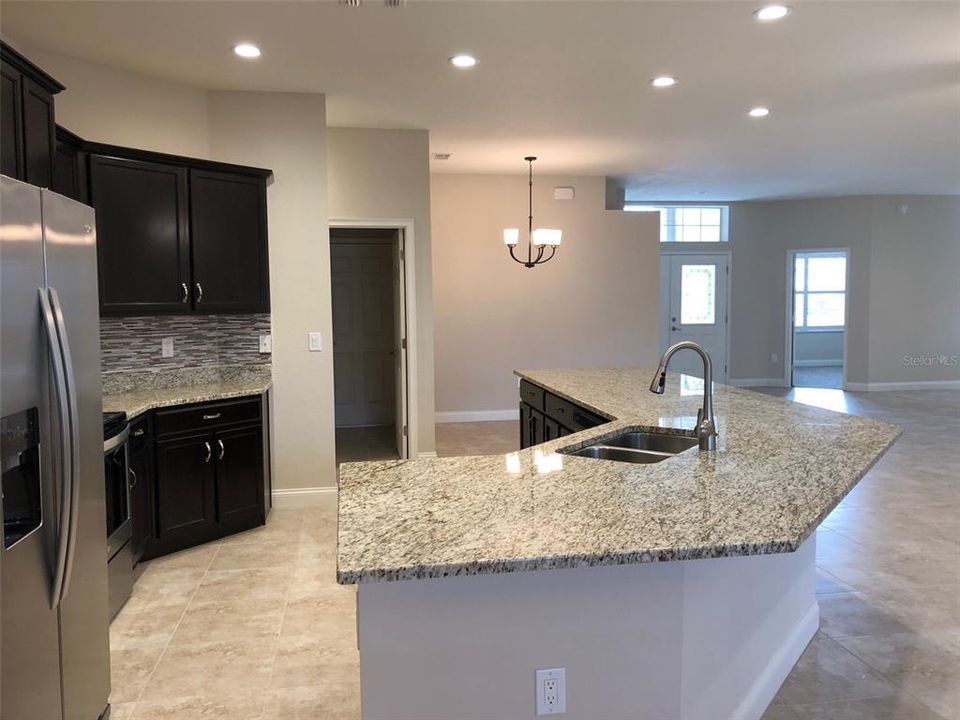 For Rent: $3,495 (5 beds, 3 baths, 2536 Square Feet)