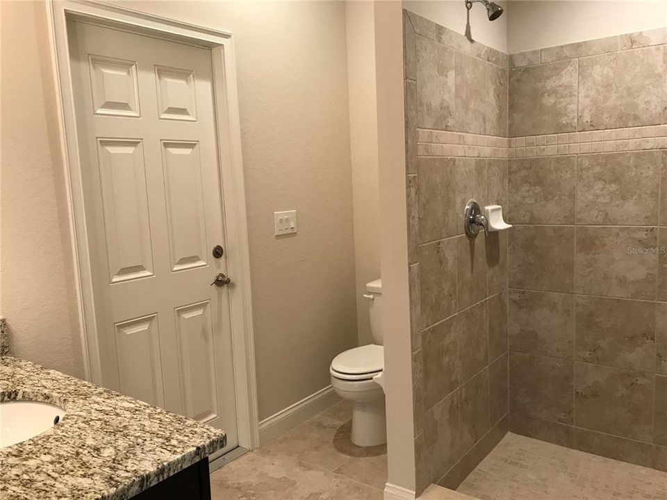 For Rent: $3,495 (5 beds, 3 baths, 2536 Square Feet)