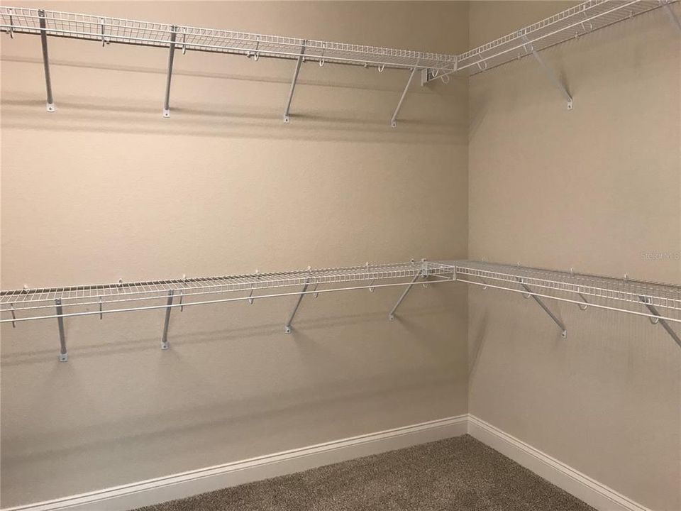 For Rent: $3,495 (5 beds, 3 baths, 2536 Square Feet)