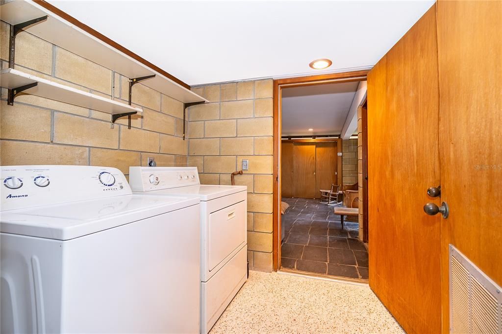 На продажу: $675,000 (2 спален, 2 ванн, 2266 Квадратных фут)