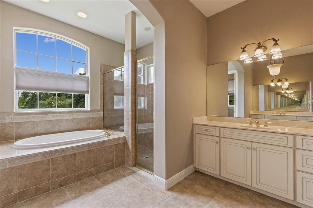 For Rent: $4,400 (5 beds, 4 baths, 3627 Square Feet)