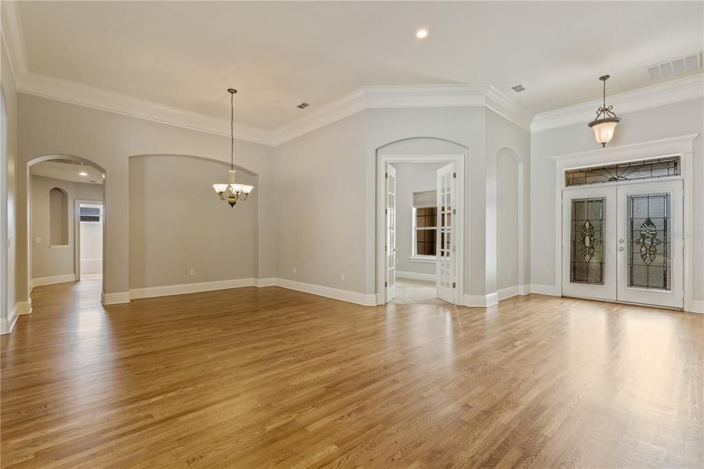 For Rent: $4,400 (5 beds, 4 baths, 3627 Square Feet)