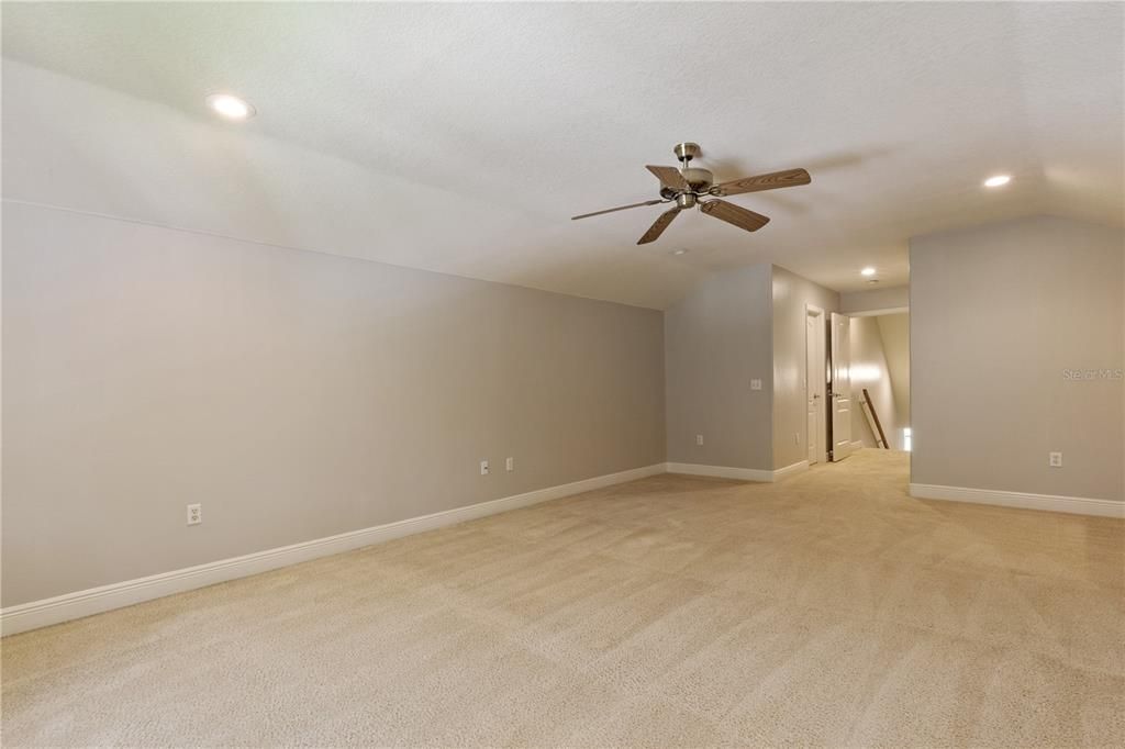For Rent: $4,400 (5 beds, 4 baths, 3627 Square Feet)