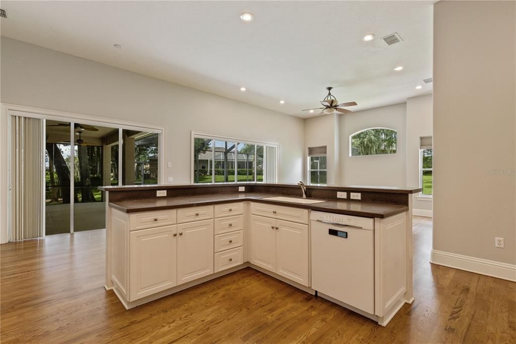 For Rent: $4,400 (5 beds, 4 baths, 3627 Square Feet)