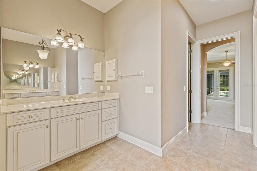 For Rent: $4,400 (5 beds, 4 baths, 3627 Square Feet)