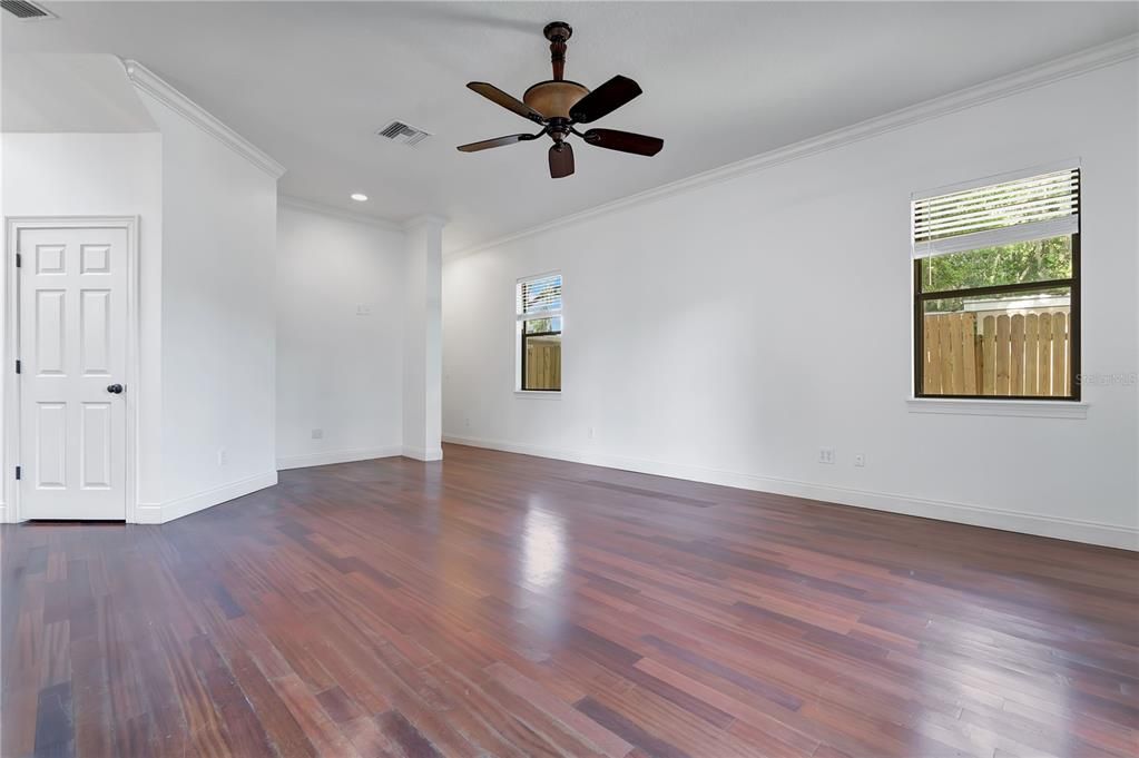 En Venta: $539,500 (3 camas, 2 baños, 1819 Pies cuadrados)