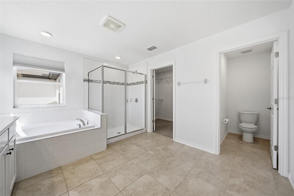For Sale: $560,000 (5 beds, 4 baths, 3316 Square Feet)