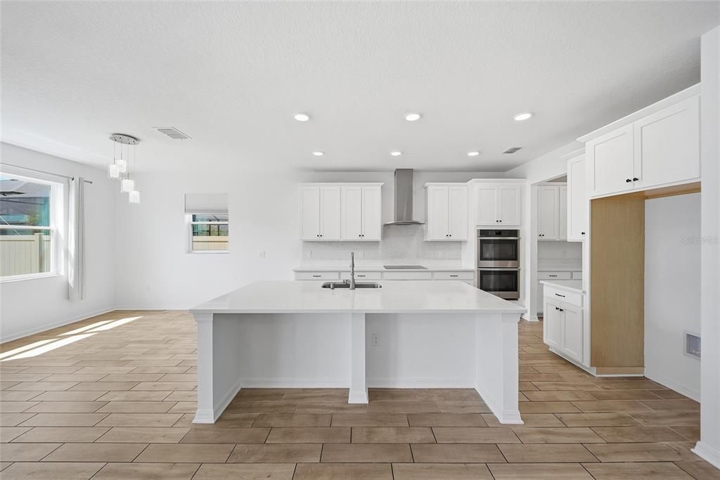 For Sale: $560,000 (5 beds, 4 baths, 3316 Square Feet)
