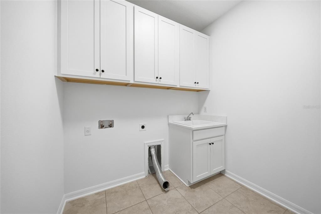 For Sale: $560,000 (5 beds, 4 baths, 3316 Square Feet)