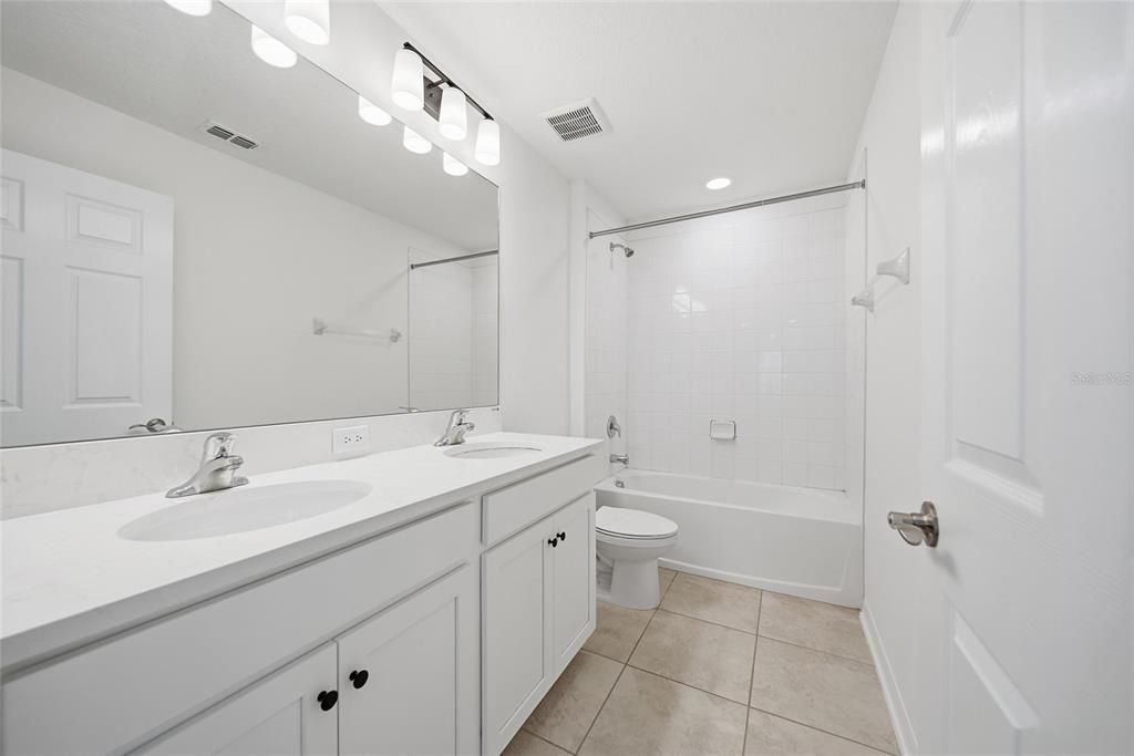For Sale: $560,000 (5 beds, 4 baths, 3316 Square Feet)