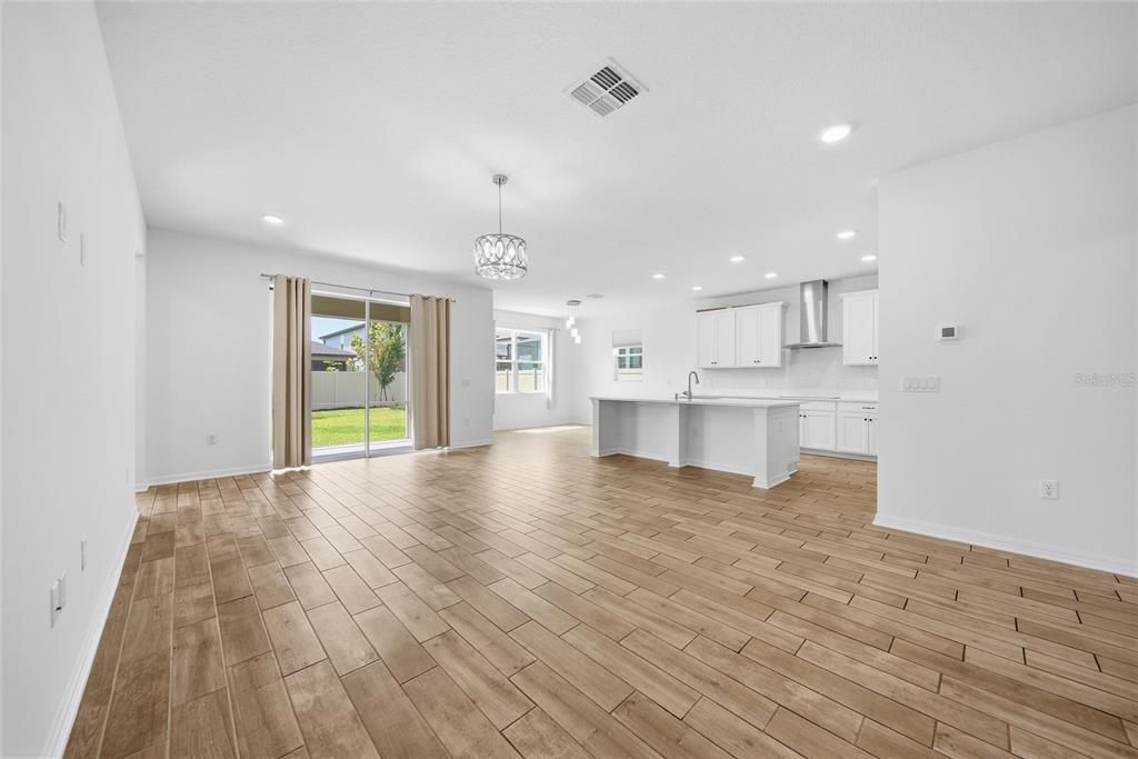 For Sale: $560,000 (5 beds, 4 baths, 3316 Square Feet)