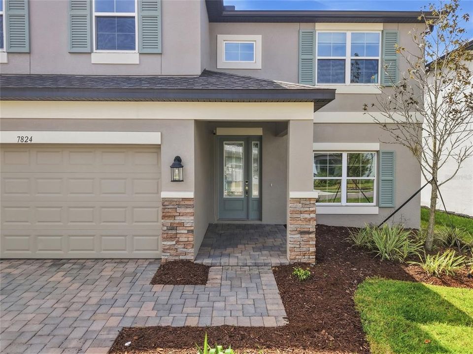 For Sale: $560,000 (5 beds, 4 baths, 3316 Square Feet)