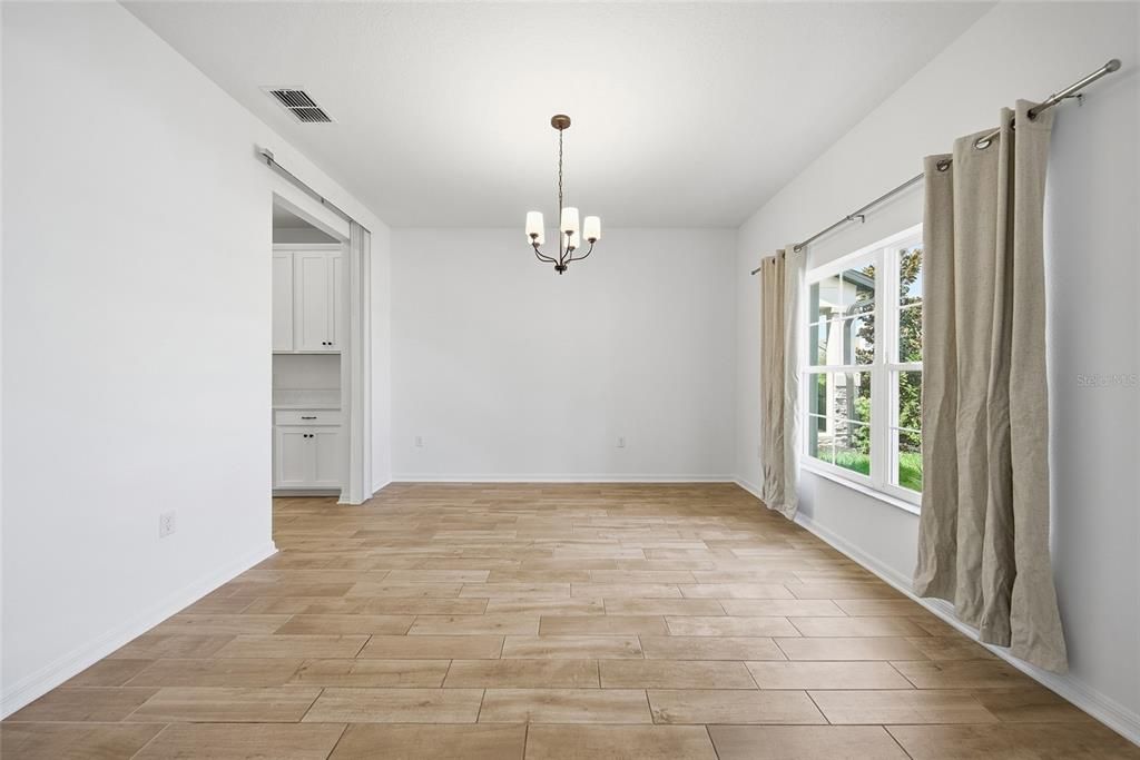 For Sale: $560,000 (5 beds, 4 baths, 3316 Square Feet)