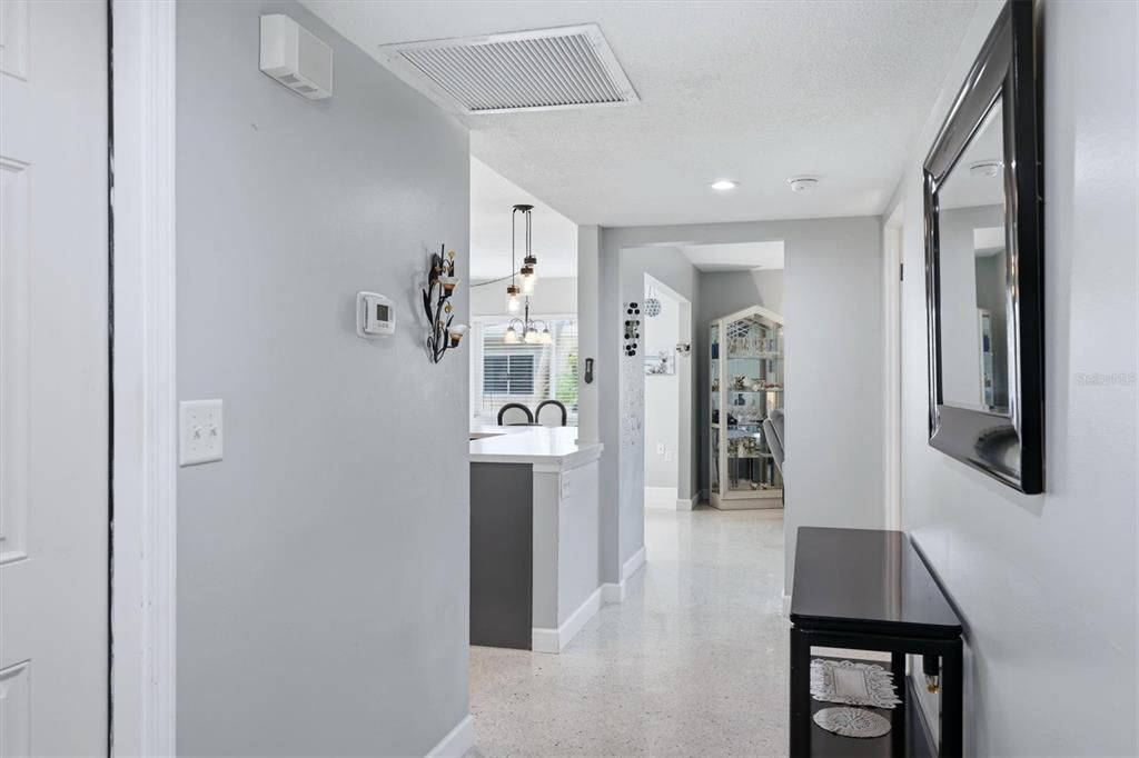 For Sale: $215,000 (2 beds, 2 baths, 1195 Square Feet)