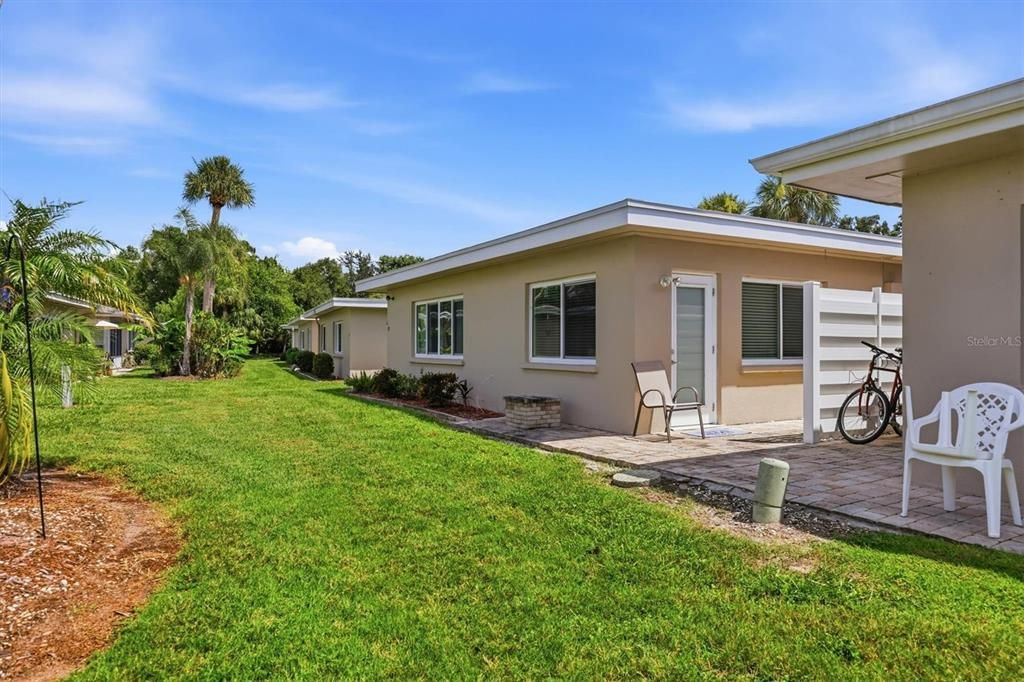 For Sale: $215,000 (2 beds, 2 baths, 1195 Square Feet)