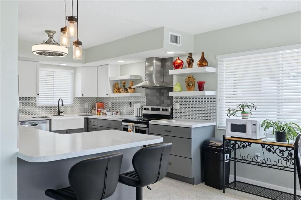 For Sale: $215,000 (2 beds, 2 baths, 1195 Square Feet)