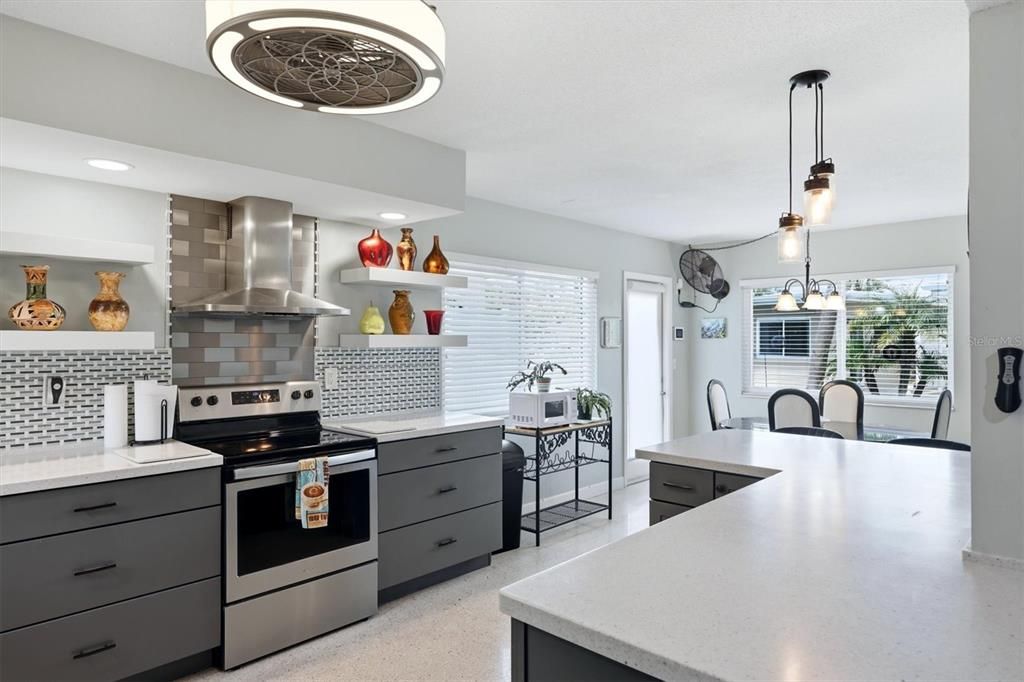 For Sale: $215,000 (2 beds, 2 baths, 1195 Square Feet)