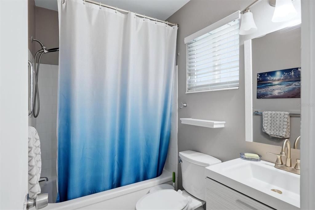 For Sale: $215,000 (2 beds, 2 baths, 1195 Square Feet)