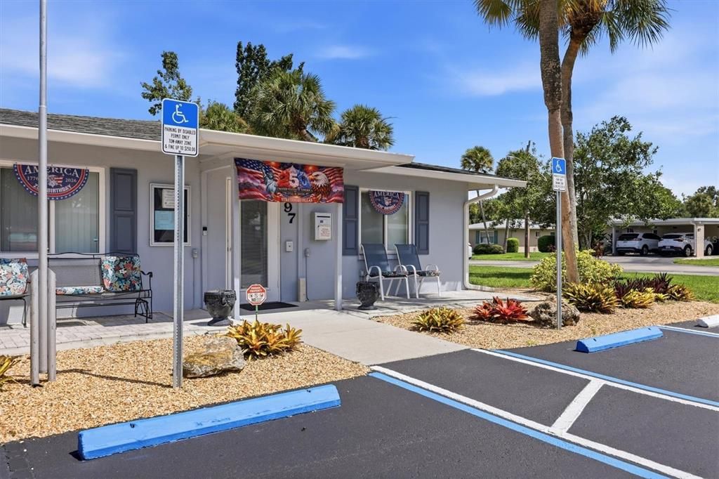 For Sale: $215,000 (2 beds, 2 baths, 1195 Square Feet)