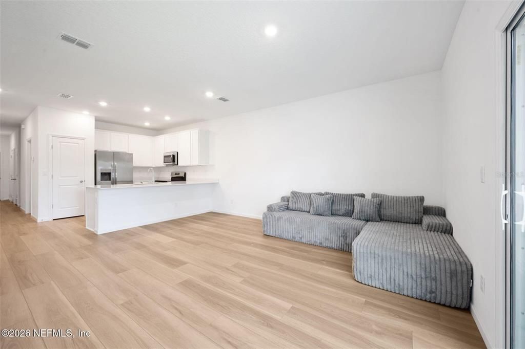 For Sale: $245,000 (3 beds, 2 baths, 1558 Square Feet)