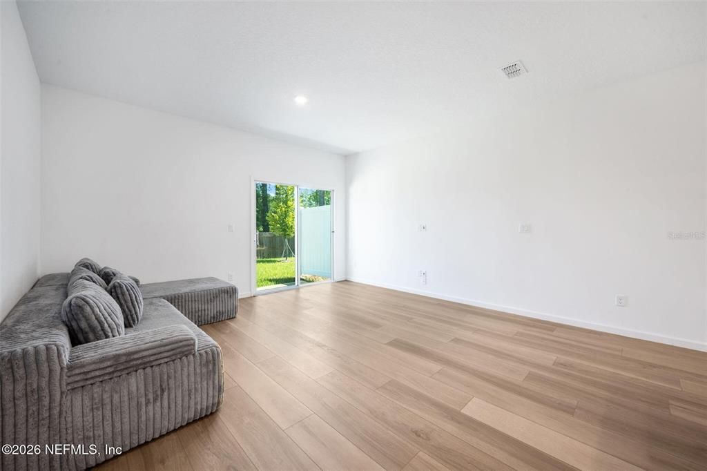 For Sale: $245,000 (3 beds, 2 baths, 1558 Square Feet)
