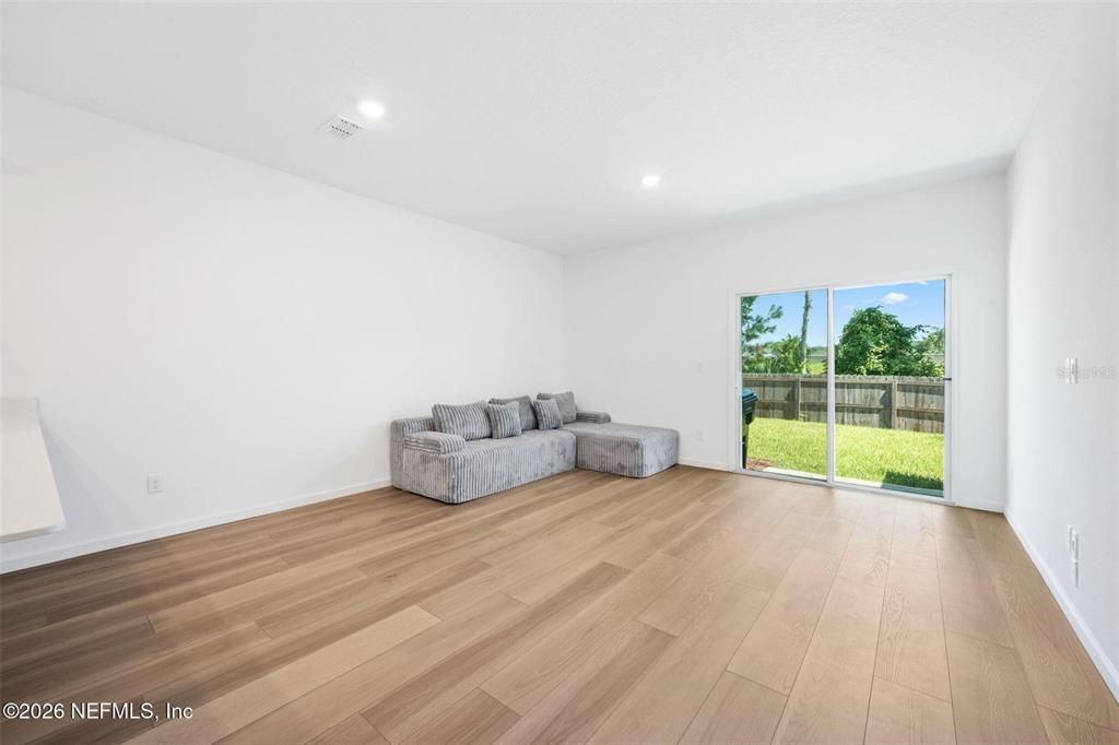 For Sale: $245,000 (3 beds, 2 baths, 1558 Square Feet)