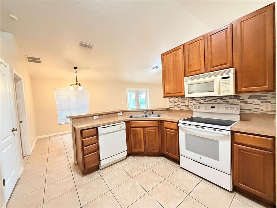For Rent: $2,275 (3 beds, 2 baths, 1742 Square Feet)