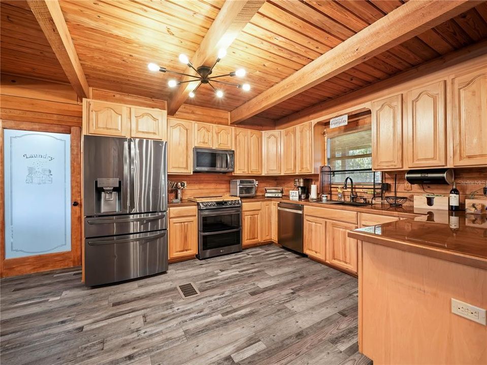 For Sale: $800,000 (3 beds, 3 baths, 2264 Square Feet)